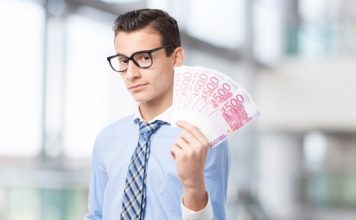 Businessmann mit Geld
