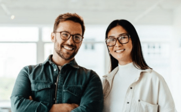 Zufriedenheit im Job: Der Schlüssel zum beruflichen Glück KMU_Artikel_absolventen.at_.png